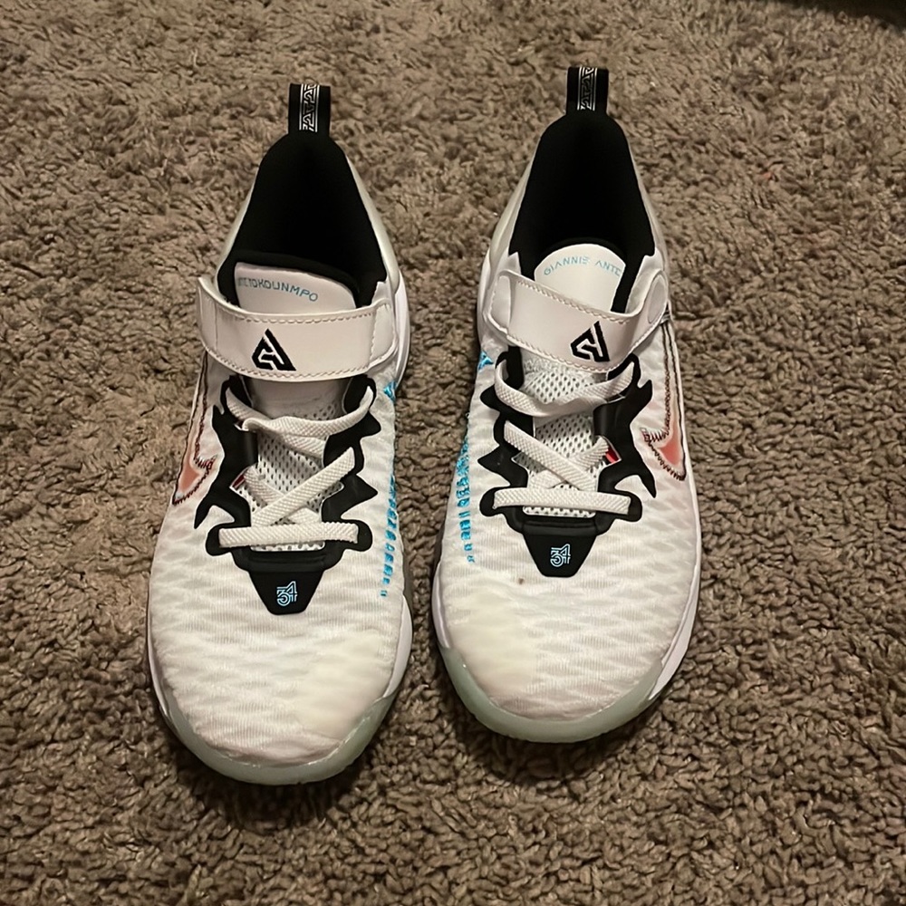 LITTLE KIDS' NIKE GIANNIS IMMORTALITY FORCE FIELD BASKETBALL SHOES